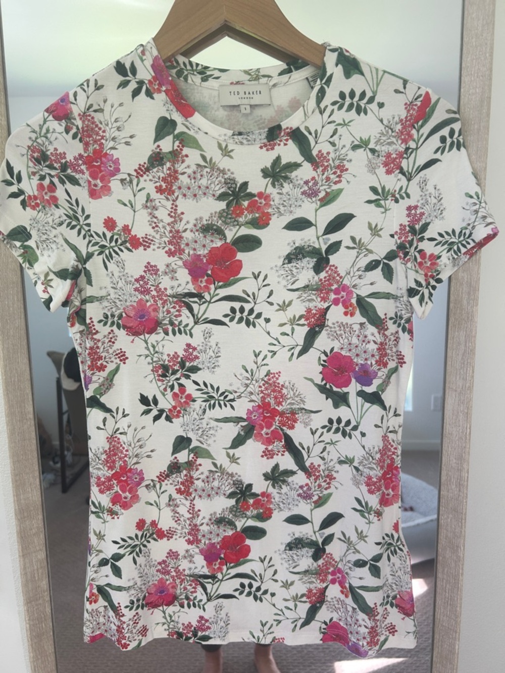 Ted Baker Botanical Tee with Pink & Green Accents Ted Size 1 (small)